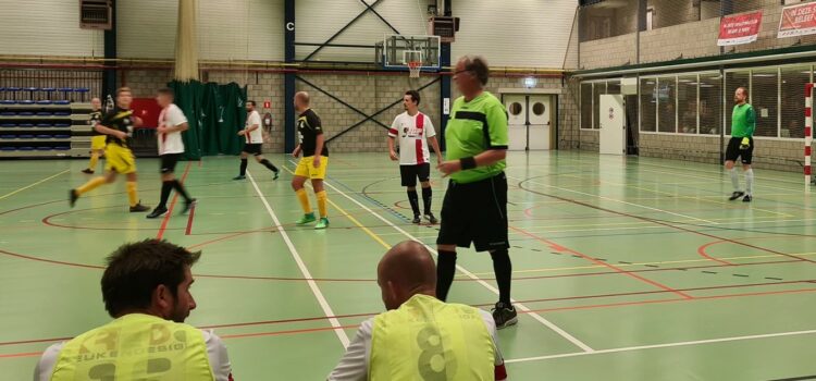 Ook in de zaal rolt de bal alweer! Ook in de zaal rolt de bal alweer!