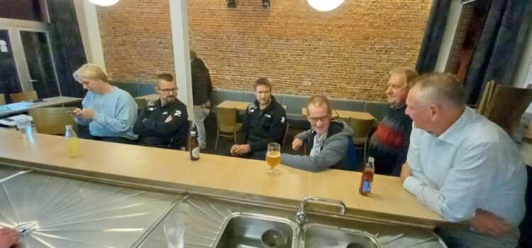 Bijpraten op de ledenvergadering! Bijpraten op de ledenvergadering!