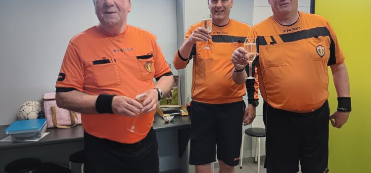 Topref Kurt van Gorp neemt na 20 jaar afscheid van de arbitrage!  Blij dat Fons en ik er bij mochten zijn! Succes verder, makker! Topref Kurt van Gorp neemt na 20 jaar afscheid van de arbitrage!  Blij dat Fons en ik er bij mochten zijn! Succes verder, makker!